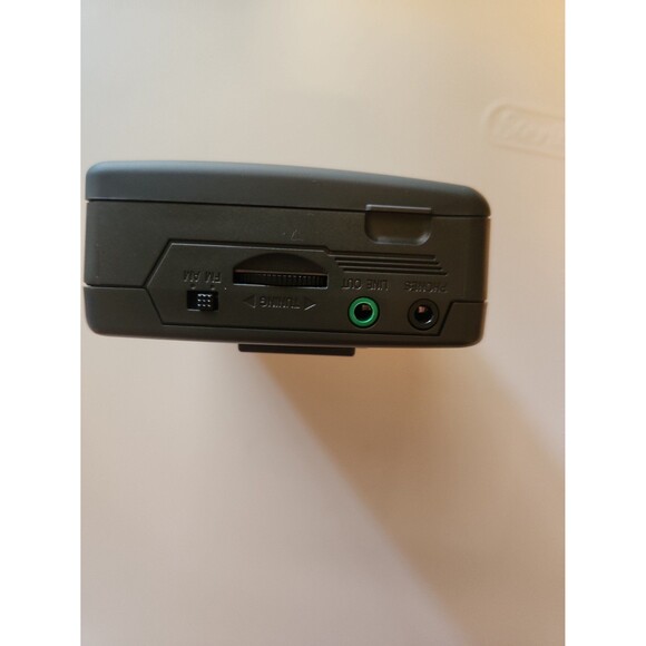 Jensen stereo cassette player with AM/FM radio - Picture 5 of 8